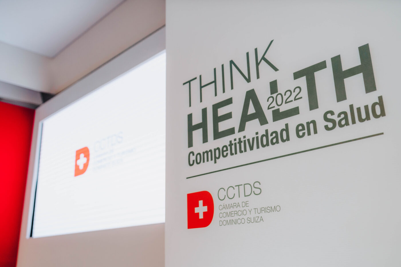 Retos de la atención sanitaria, según debate de Cámara Domínico-Suiza